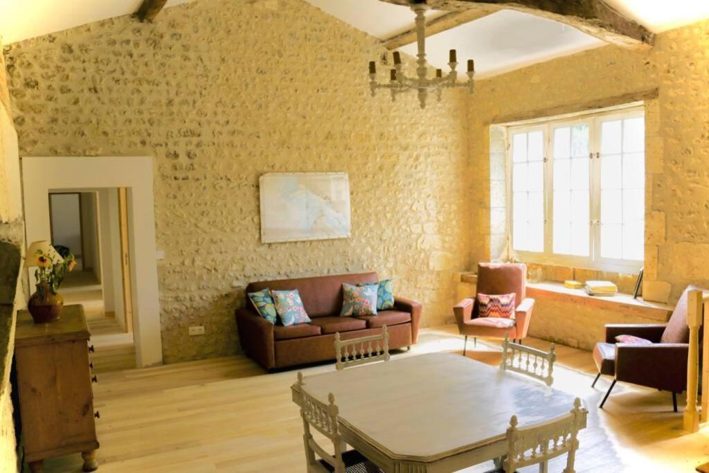 As Seen On A New Life In The Sun - Beautiful 3 Bedroom Cottage With Shared Pool Montboyer Dış mekan fotoğraf