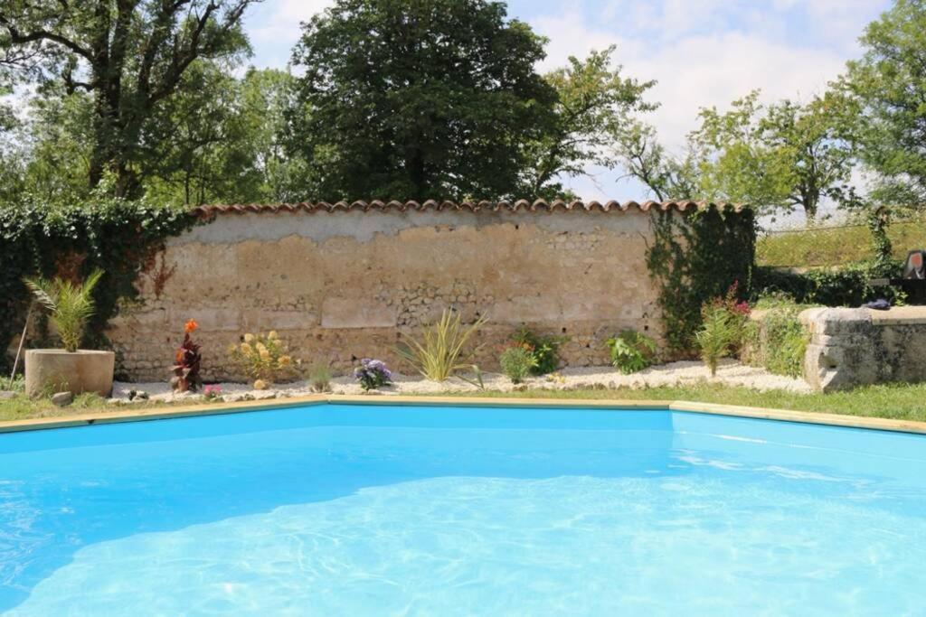 As Seen On A New Life In The Sun - Beautiful 3 Bedroom Cottage With Shared Pool Montboyer Dış mekan fotoğraf