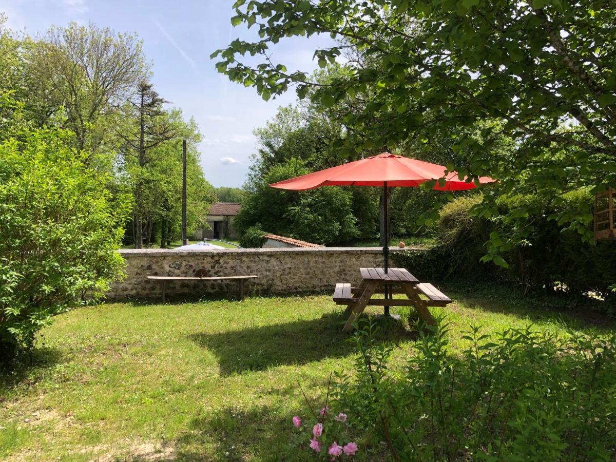 As Seen On A New Life In The Sun - Beautiful 3 Bedroom Cottage With Shared Pool Montboyer Dış mekan fotoğraf