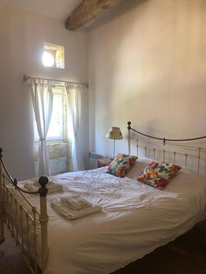 As Seen On A New Life In The Sun - Beautiful 3 Bedroom Cottage With Shared Pool Montboyer Dış mekan fotoğraf