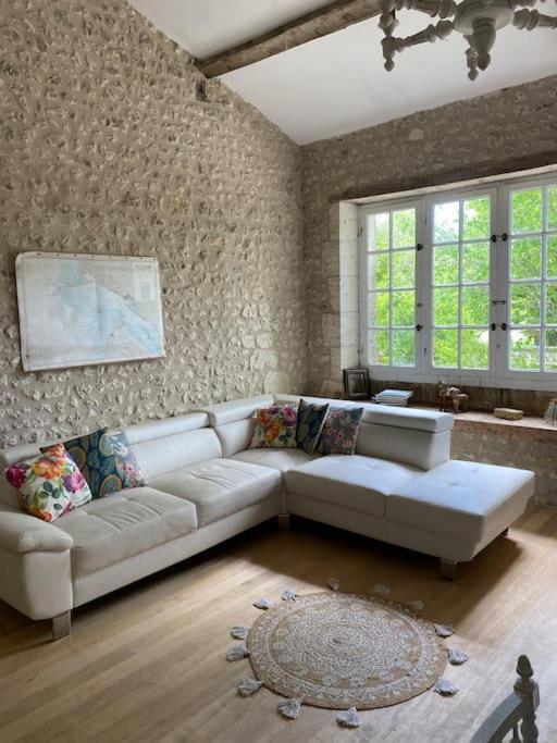 As Seen On A New Life In The Sun - Beautiful 3 Bedroom Cottage With Shared Pool Montboyer Dış mekan fotoğraf