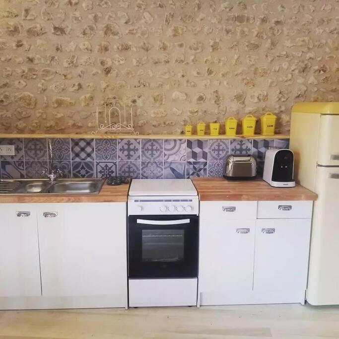 As Seen On A New Life In The Sun - Beautiful 3 Bedroom Cottage With Shared Pool Montboyer Dış mekan fotoğraf